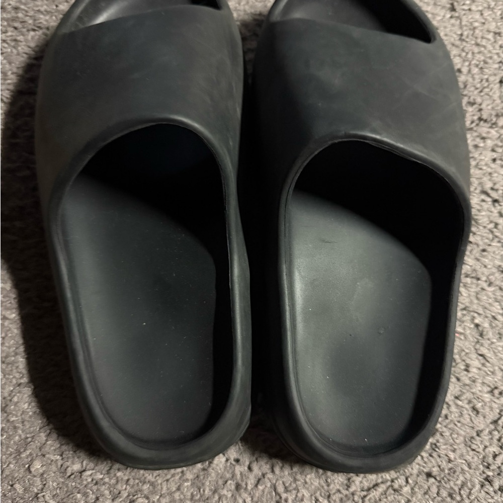 USED LOT OF 2 Foam Slides black cream‎ Womens 8 fashion nova - Picture 8 of 11